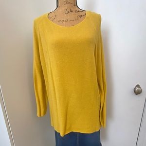 Long ribbed, yellow sweater from Lou and gray